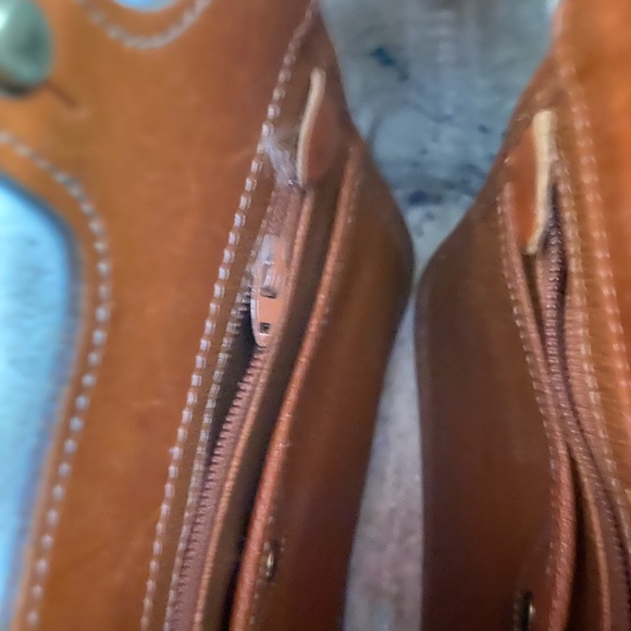 Dooney & Bourke cream leather purse - Picture 9 of 10